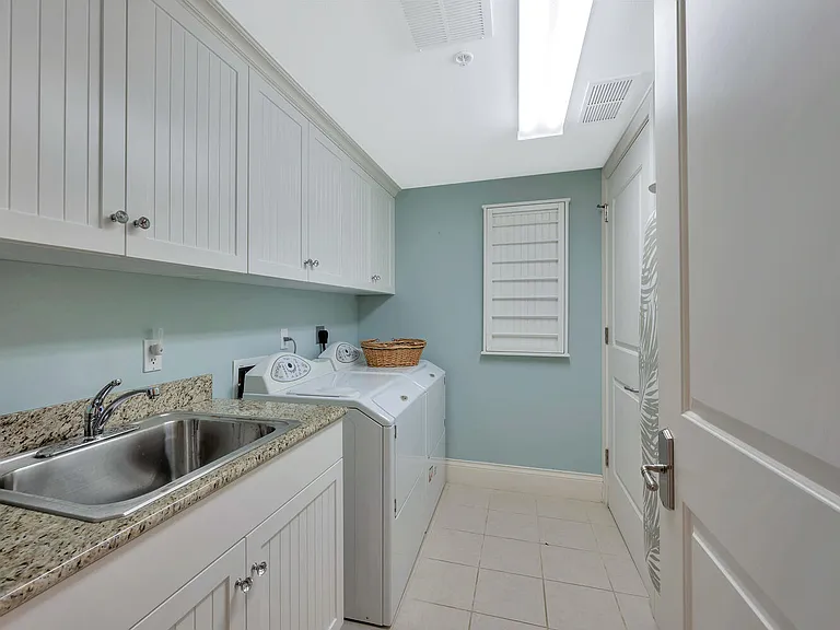 325 3rd St S #6 — Photo 29
