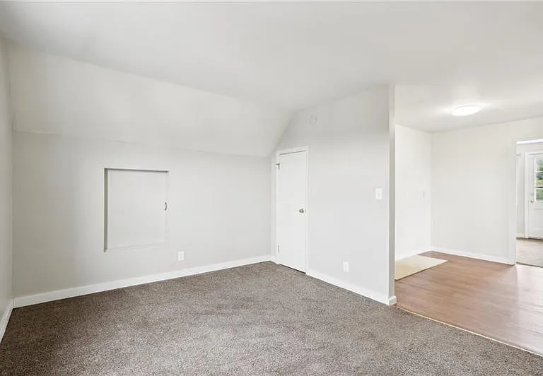 328 James St — Photo 38