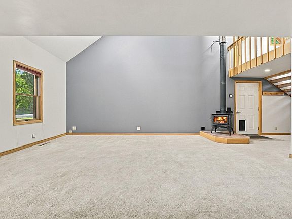 5th image of 3549 Orchard Ave N