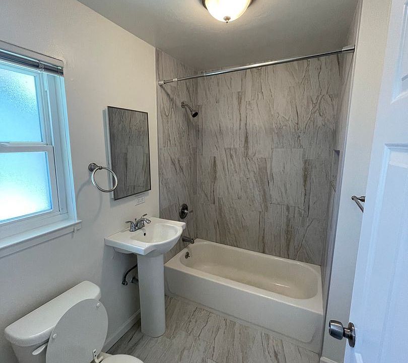 1st image of 1127 Capuchino Ave APT 4