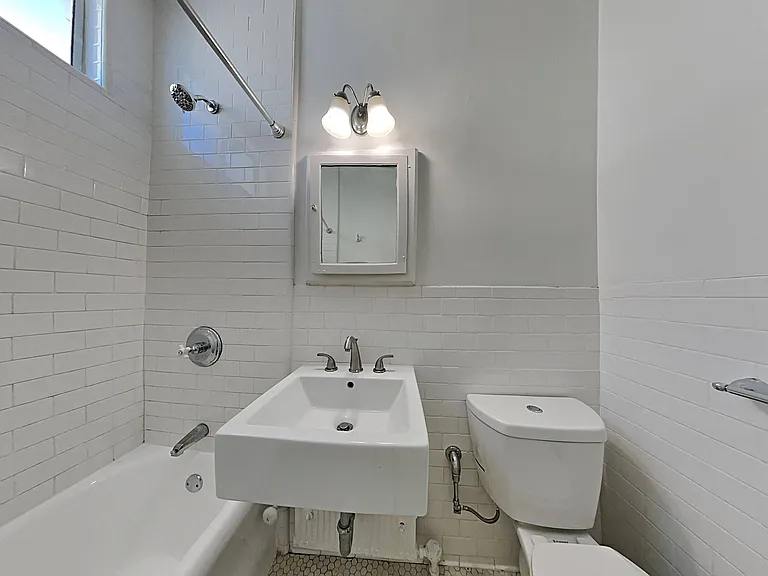 Wilshire Royale — Photo 25