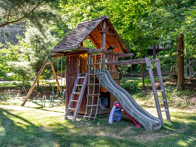 8 Cedar Point Dr — Photo 38