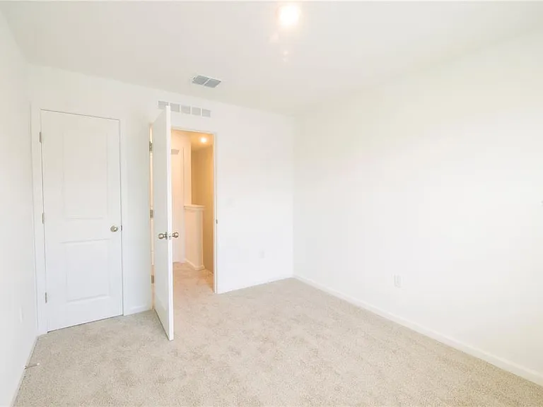104 Royal Ranch Rd — Photo 48