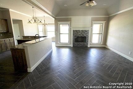 4th image of 157 W Medium Meadow Dr
