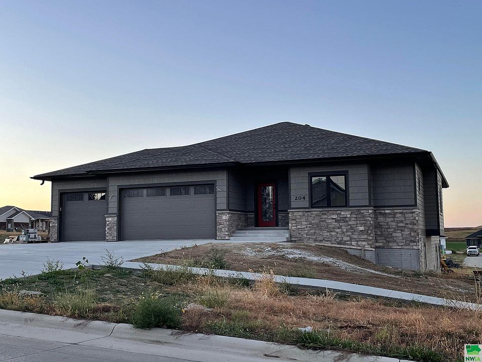 2nd image of 204 18th St SE