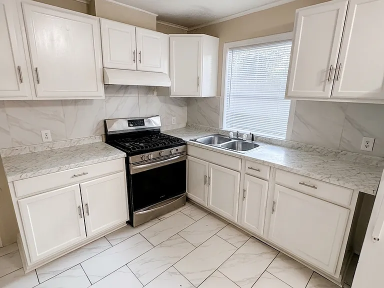2328 Rose St #A — Photo 8