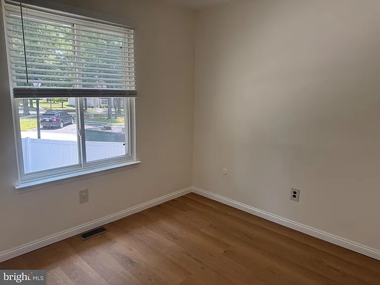 220 Deerpark Ct — Photo 23