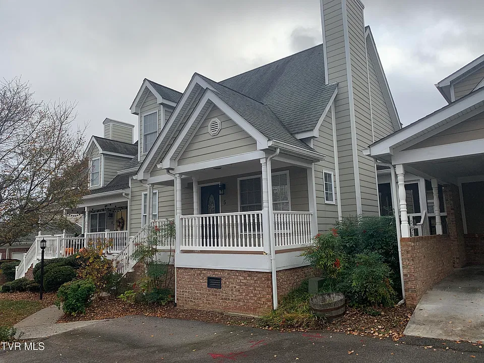 5 Charleston Ct