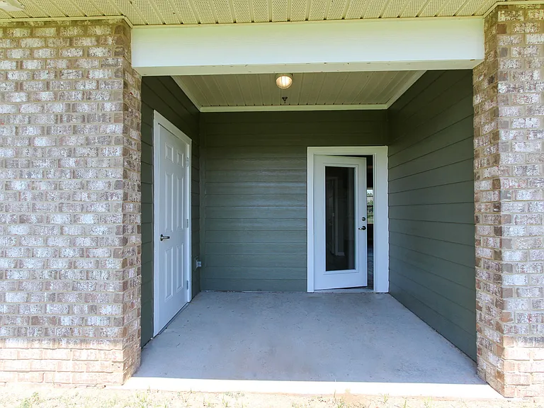 South Oak Apartments — Photo 13