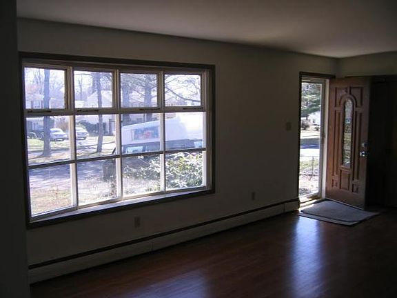 3rd image of 395 Hamilton Blvd