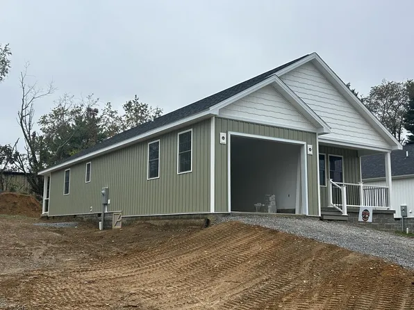 145 Country Ln, Wytheville, VA 24382