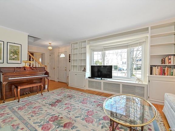 2nd image of 141 Brook St