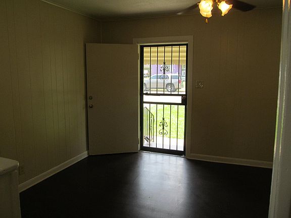4th image of 3682 Bowen Ave