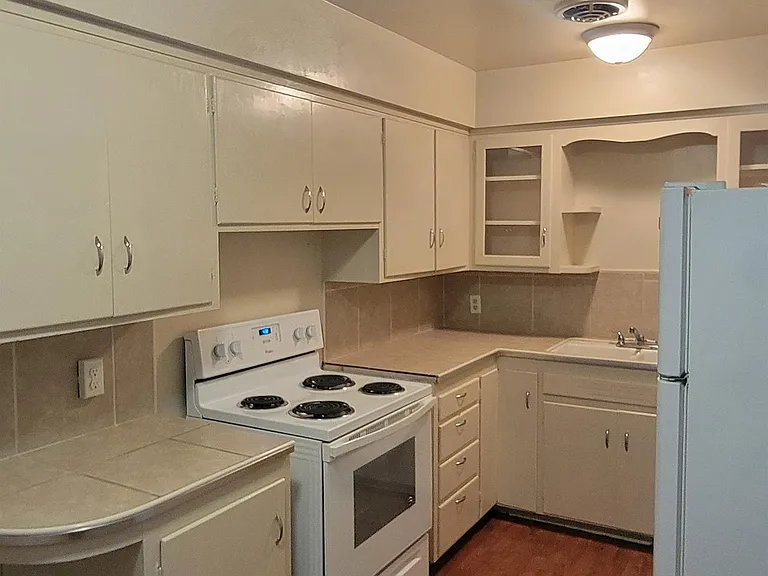534 N 5th Ave — Photo 1