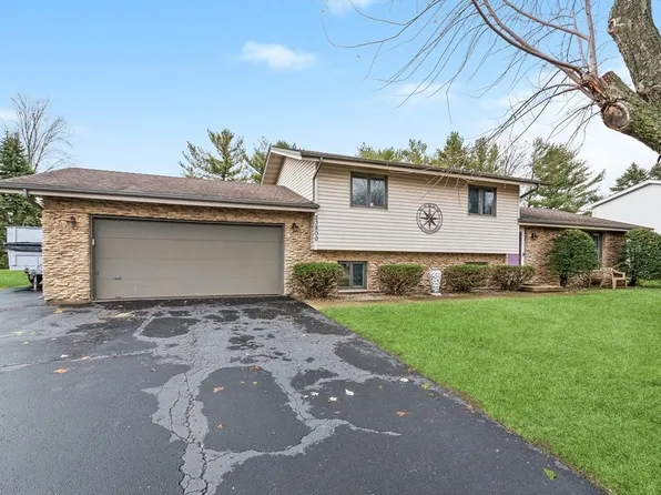 23800 S Cottonwood Ln, Minooka, IL 60447