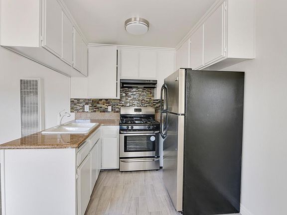 4th image of 1026 N Bonnie Brae St APT 8