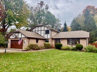 15153 Dogwood Cir, Middleburg Heights, OH 44130