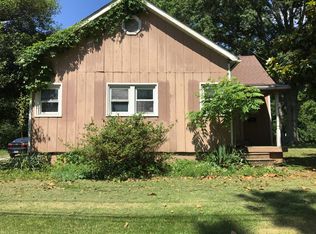 303 S McLeansboro St, Benton, IL 62812