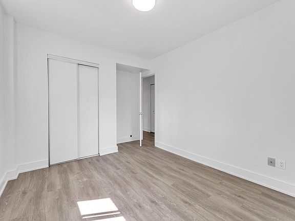 5th image of 371 Yonge St #28