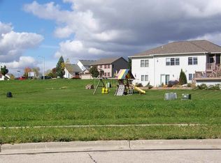 800 Haskel Ct, Stoughton, WI 53589