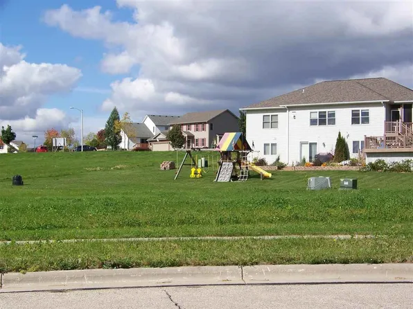 800 Haskel Ct, Stoughton, WI 53589