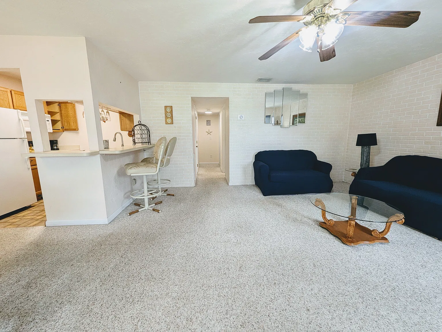 2 bed, 1040 sqft, $1,600 — Photo 3