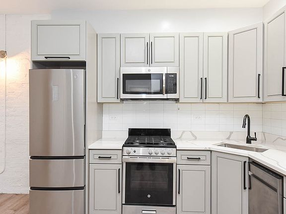 2nd image of 1059 W Glenlake Ave #N3