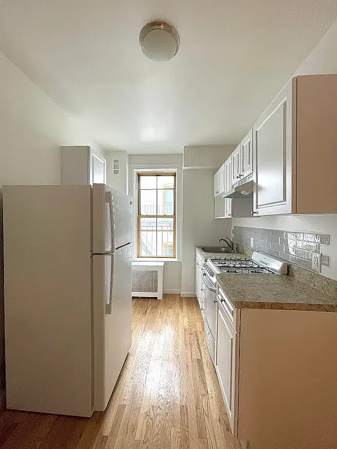 409 East 64th Street — Photo 2