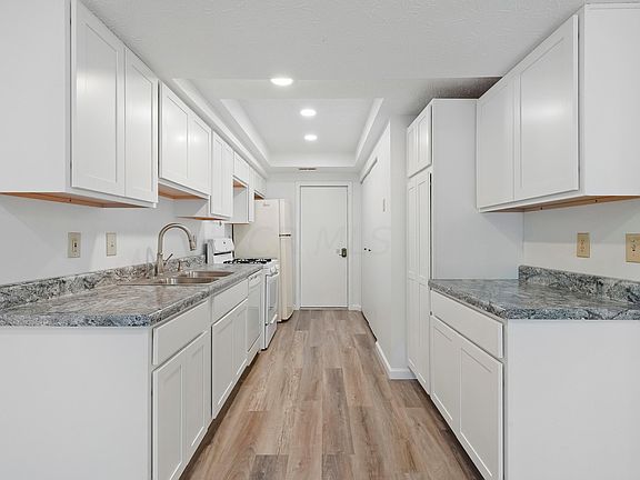 3rd image of 2397 Hooverside Ln