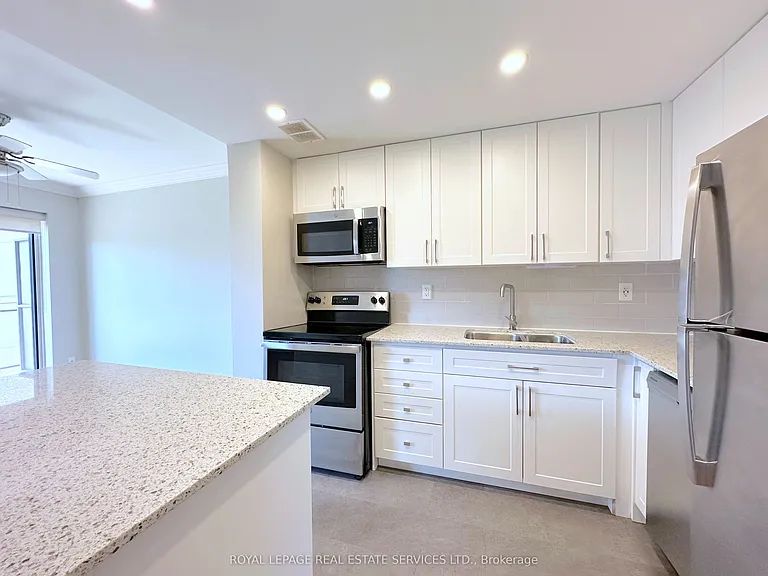 135 Allan St #504 — Photo 3