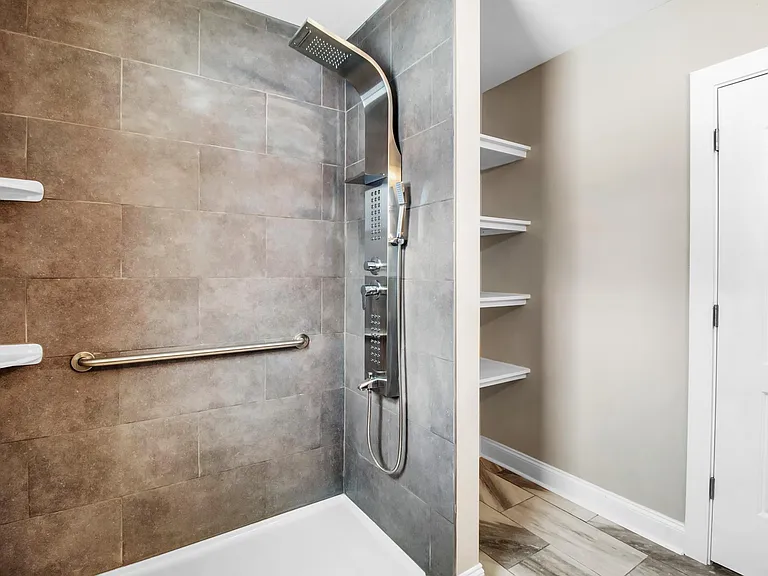 11290 Broadway St — Photo 15