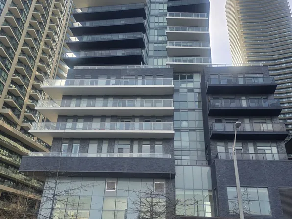 110 Marine Parade Dr, Toronto, ON
