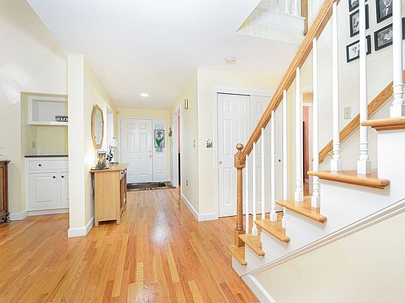 4th image of 12 Deer Grass Ln