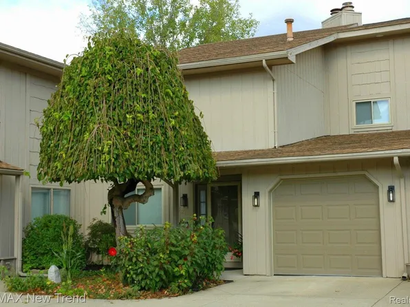 9528 Fenhill Dr, Grand Blanc, MI 48439