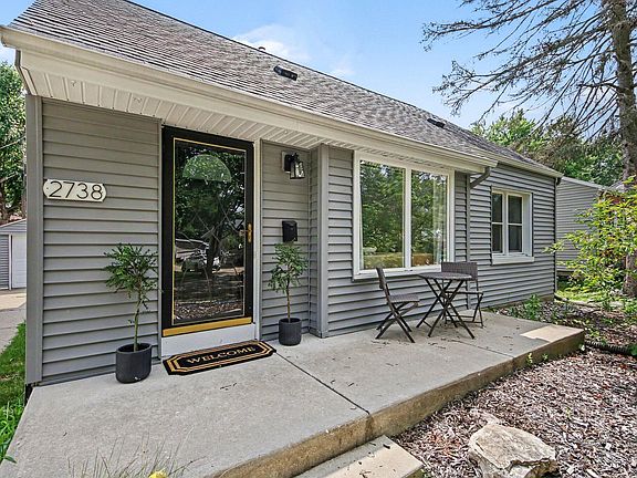 2nd image of 2738 Richards Dr SE