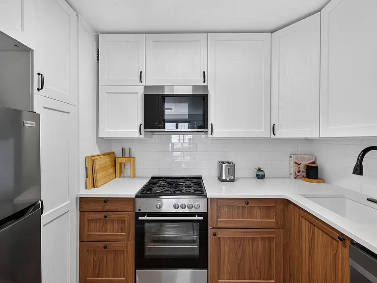 220 E 60th St #9H — Photo 7