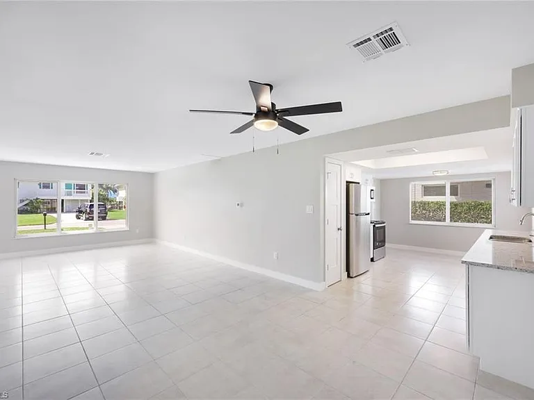 4862 Regal Dr — Photo 7