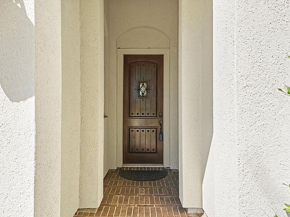 3rd image of 5203 Wheaton Park Dr