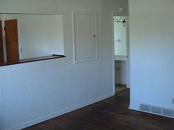 4th image of 3850 Lincoln Ave