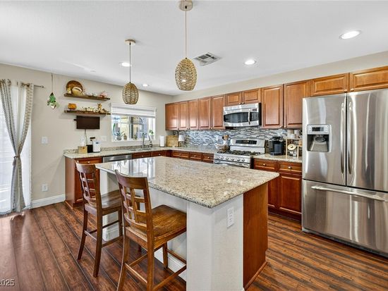 10626 W Gilmore Ave, Las Vegas, NV 89129