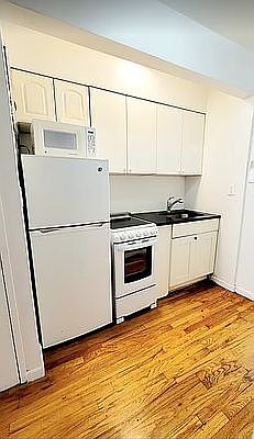 4th image of 335 W 29th St APT 3C