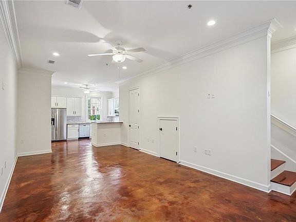 3rd image of 826 Touro St Unit 2