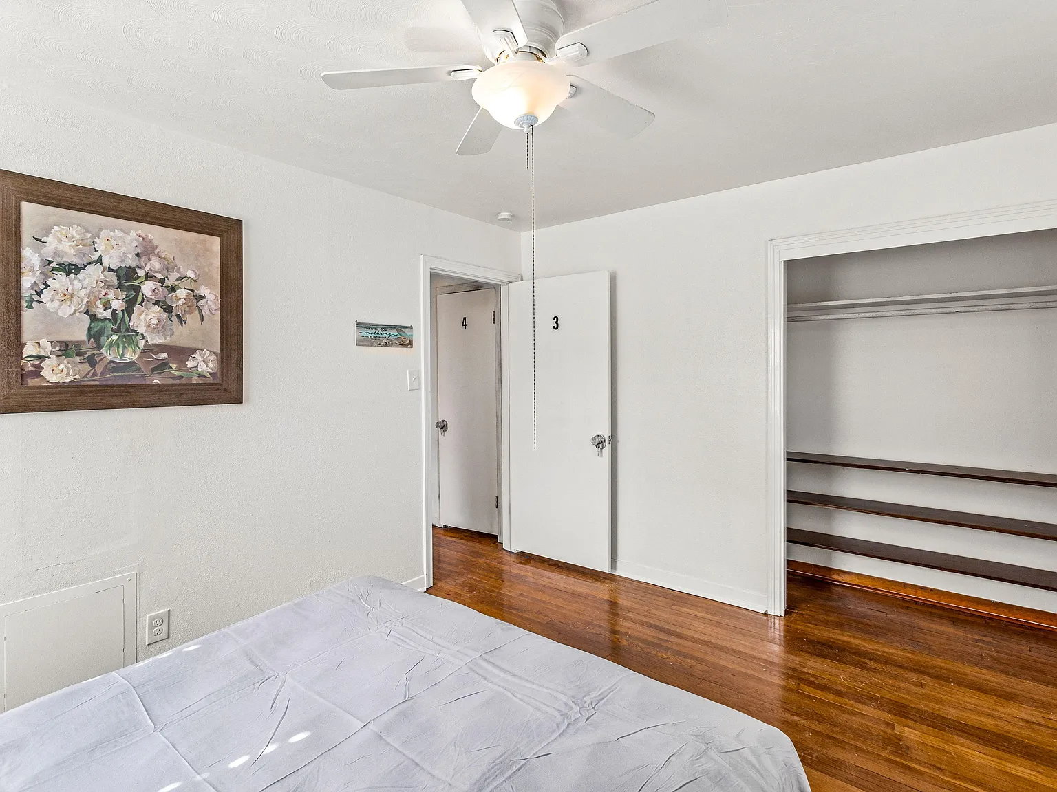 4 bed, 2.0 bath, 2282 sqft, $845 — Photo 2