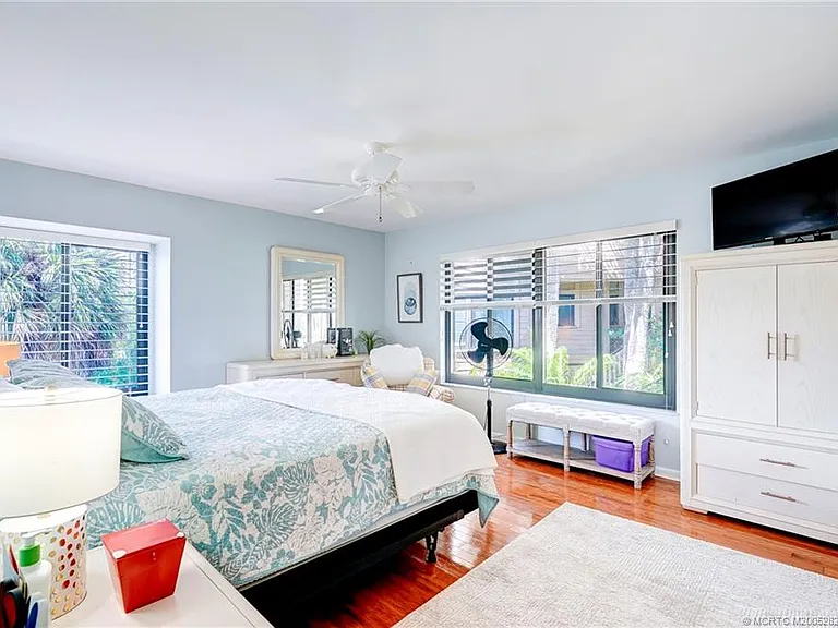 233 NE Edgewater Dr #201 — Photo 34