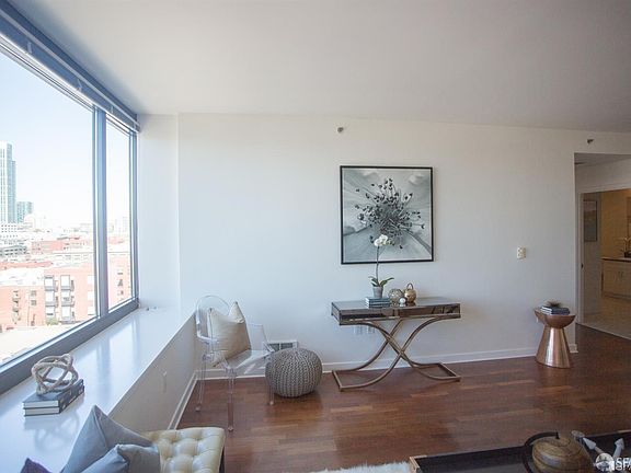 5th image of 260 King St Unit 1209
