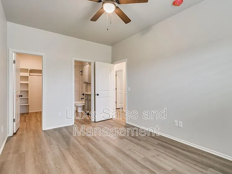 8002 NW 105th Ter — Photo 20