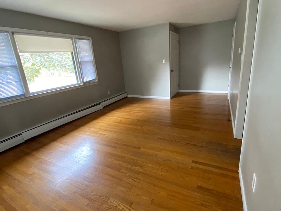 2nd image of 370 Grayson Dr