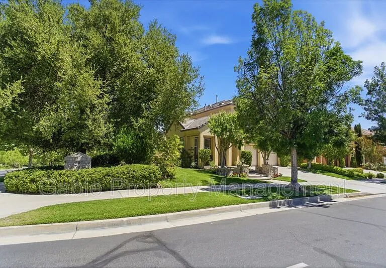 26882 Greenleaf Ct — Photo 3