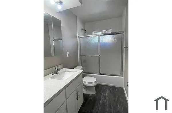 Building Photo - 7344 Rainbow Dr #3