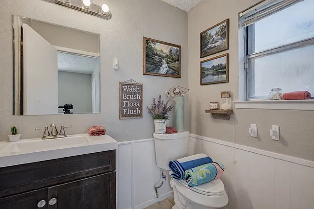 410 Lorine St — Photo 9